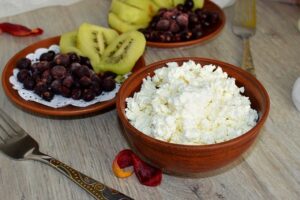 Cottage cheese and fruit
